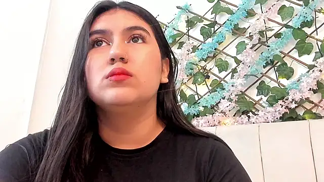 Snapshot of LexiiBloom chatting on October 18, 10:27 am LexiiBloom online show from October 18, 10:27 am