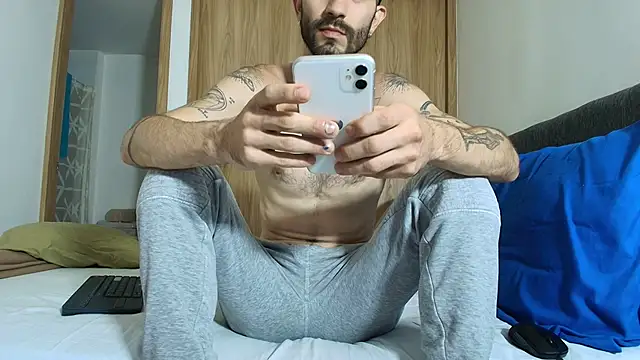 Snapshot of ALEJANDRO_BIGCOCK chatting on May 16, 5:01 pm ALEJANDRO BIGCOCK online show from May 16, 5:01 pm