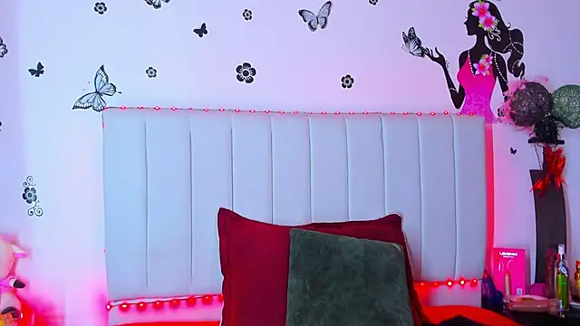 caro lyne  online show from April 20, 5:05 pm