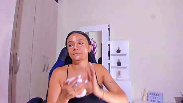 Snapshot of anny_vittar chatting on March 6, 10:26 pm anny vittar online show from March 6, 10:26 pm