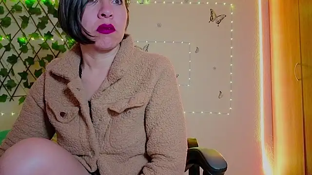 Lady breaks hearts online show from October 29, 10:06 am