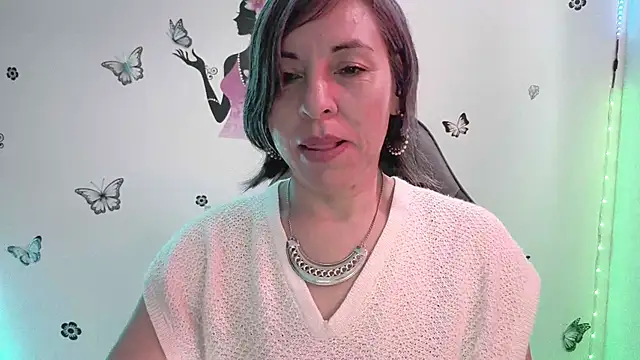 Lady breaks hearts online show from March 6, 12:56 pm