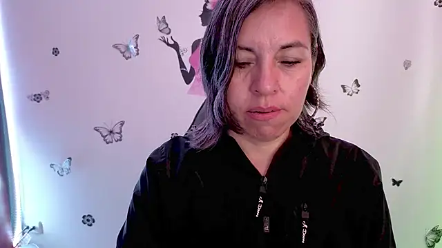 Lady breaks hearts online show from April 21, 12:44 pm