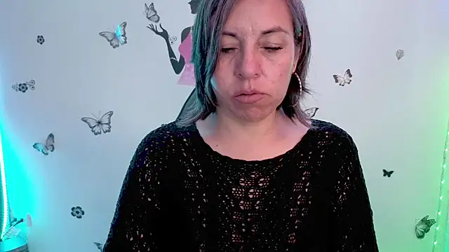 Lady breaks hearts online show from April 24, 12:40 pm