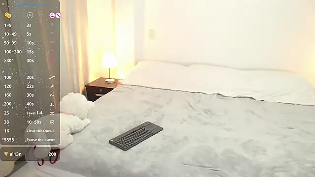 Snapshot of crissticutte chatting on March 5, 8:00 am crissticutte online show from March 5, 8:00 am