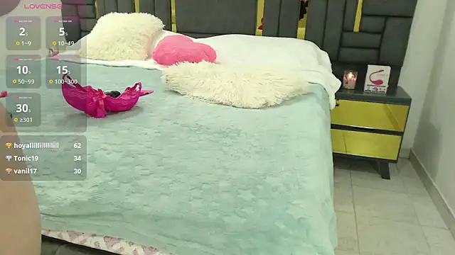 Snapshot of crissticutte chatting on March 16, 8:21 am crissticutte online show from March 16, 8:21 am