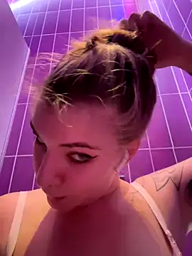 Snapshot of Holy_Tereza chatting on December 4, 6:17 pm Holy Tereza online show from December 4, 6:17 pm