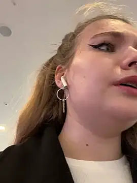 Snapshot of Holy_Tereza chatting on December 7, 6:48 pm Holy Tereza online show from December 7, 6:48 pm