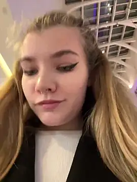 Snapshot of Holy_Tereza chatting on December 11, 3:37 pm Holy Tereza online show from December 11, 3:37 pm