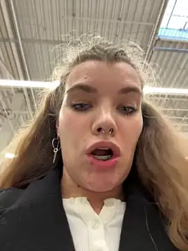 Snapshot of Holy_Tereza chatting on February 20, 2:35 pm Holy Tereza online show from February 20, 2:35 pm