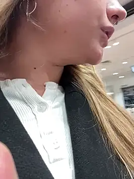 Snapshot of Holy_Tereza chatting on February 21, 6:15 pm Holy Tereza online show from February 21, 6:15 pm