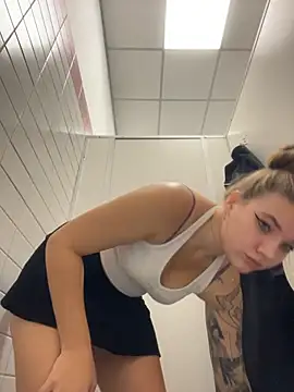 Snapshot of Holy_Tereza chatting on October 28, 3:47 pm Holy Tereza online show from October 28, 3:47 pm