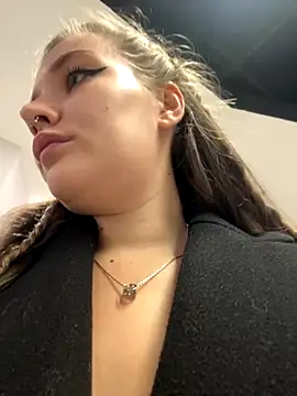 Snapshot of Holy_Tereza chatting on November 9, 3:43 pm Holy Tereza online show from November 9, 3:43 pm