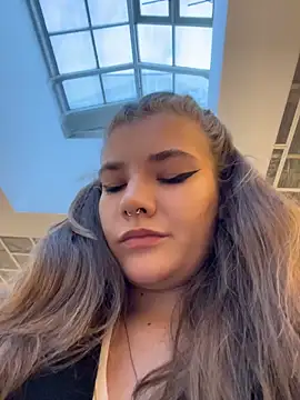 Snapshot of Holy_Tereza chatting on May 29, 3:32 pm Holy Tereza online show from May 29, 3:32 pm