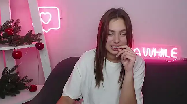 MilanaAngelAs online show from December 23, 10:32 am