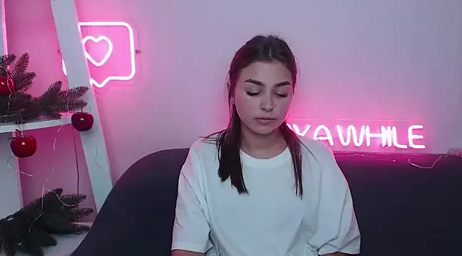 MilanaAngelAs online show from December 27, 10:45 am