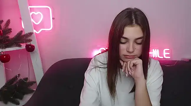 MilanaAngelAs online show from December 28, 5:46 pm