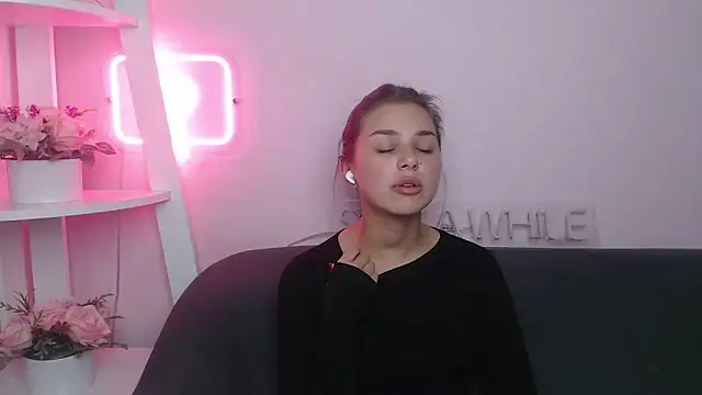 MilanaAngelAs online show from October 18, 4:52 pm