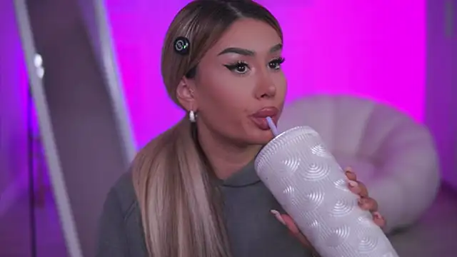 EvaZane online show from November 10, 7:46 pm