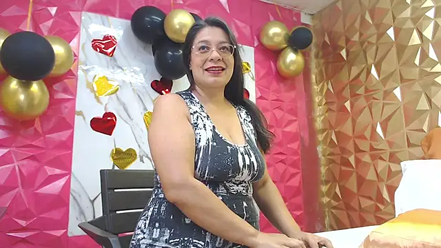 MiaCallie online show from November 20, 6:40 pm