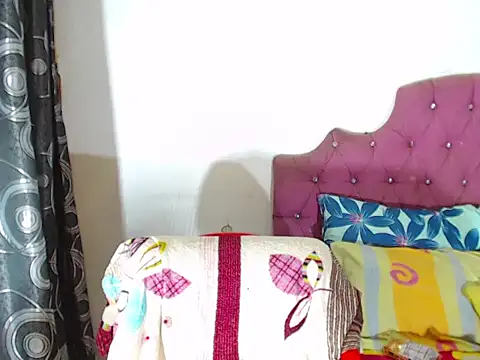 KandyHot  online show from February 19, 1:08 am