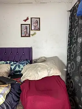 KandyHot  online show from March 8, 1:25 am