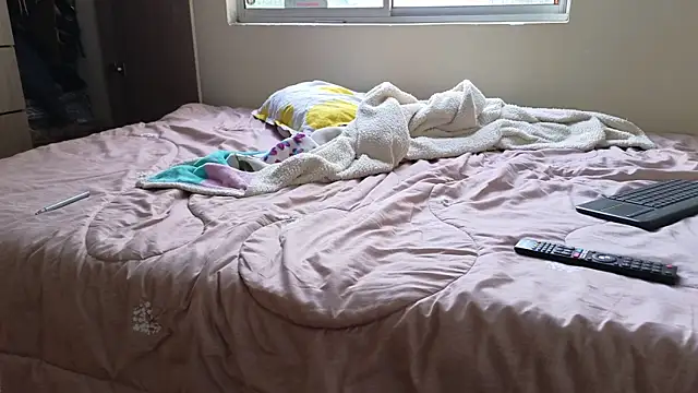 Snapshot of ViolettaSummer chatting on January 12, 12:01 pm ViolettaSummer online show from January 12, 12:01 pm