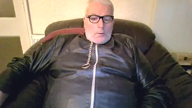 Snapshot of Leatherman63 chatting on October 23, 5:55 pm Leatherman63 online show from October 23, 5:55 pm