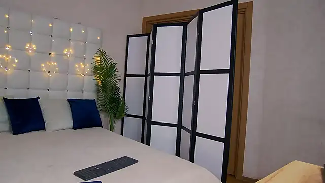 NicoleRosss online show from February 3, 10:03 am