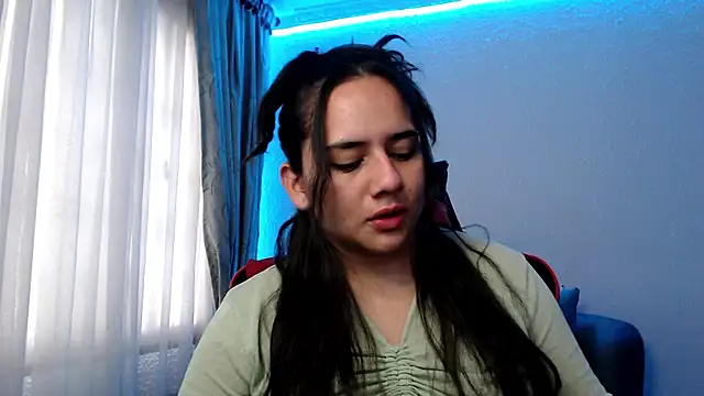 Lexyevans online show from December 2, 7:38 pm