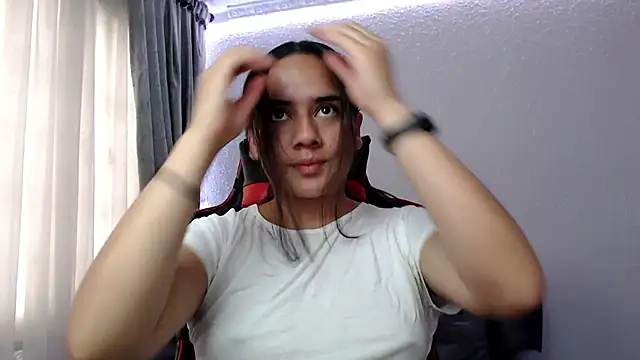 Lexyevans online show from December 3, 7:22 pm