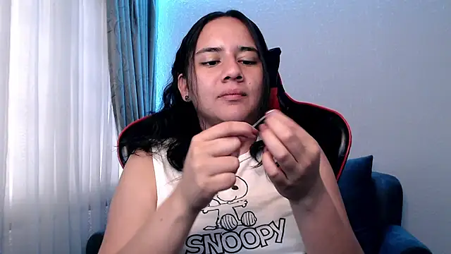 Lexyevans online show from December 13, 8:04 pm