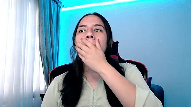 Lexyevans online show from December 14, 8:08 pm