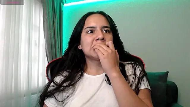 Lexyevans online show from February 8, 9:04 pm