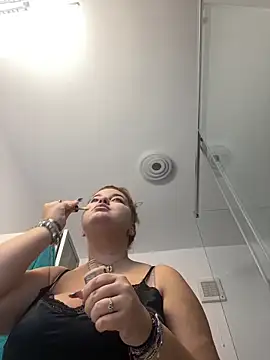 AllysonK online show from January 8, 9:32 am