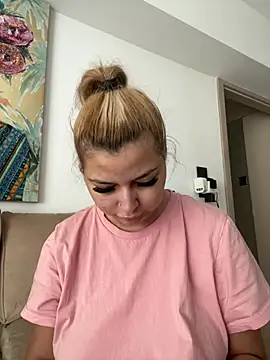 AllysonK online show from August 6, 9:11 am