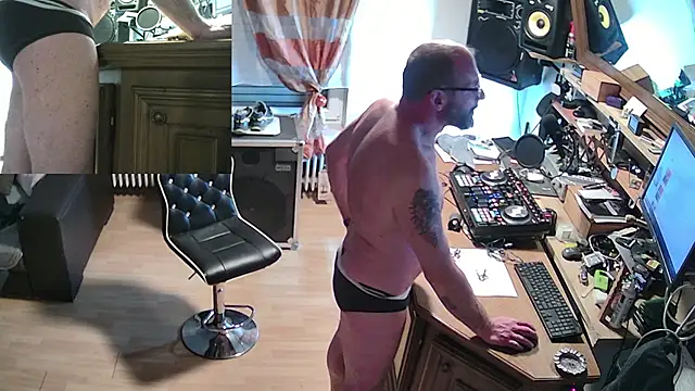 Snapshot of rosaeichel chatting on February 12, 2:06 am rosaeichel online show from February 12, 2:06 am