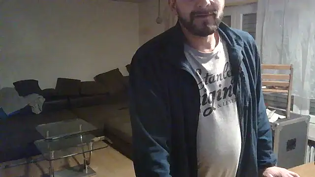 Snapshot of rosaeichel chatting on March 1, 1:51 am rosaeichel online show from March 1, 1:51 am