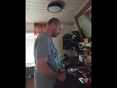 Snapshot of rosaeichel chatting on April 5, 2:03 pm rosaeichel online show from April 5, 2:03 pm