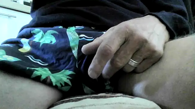 Snapshot of ewuich1 chatting on January 15, 9:56 am ewuich1 online show from January 15, 9:56 am