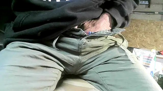 Snapshot of ewuich1 chatting on November 20, 9:03 pm ewuich1 online show from November 20, 9:03 pm