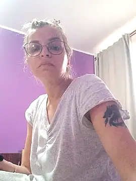 Snapshot of BritneyHudson chatting on November 17, 7:47 am BritneyHudson online show from November 17, 7:47 am