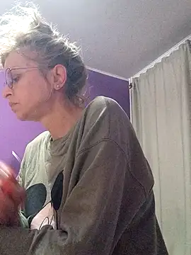 Snapshot of BritneyHudson chatting on November 23, 3:28 am BritneyHudson online show from November 23, 3:28 am