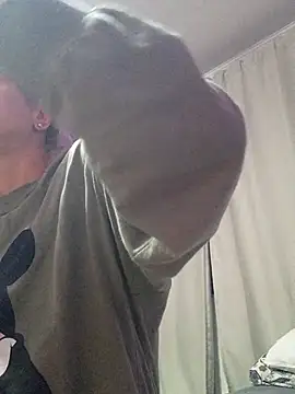 Snapshot of BritneyHudson chatting on November 24, 3:39 am BritneyHudson online show from November 24, 3:39 am