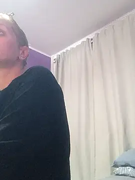 Snapshot of BritneyHudson chatting on December 3, 5:44 pm BritneyHudson online show from December 3, 5:44 pm