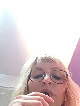 BritneyHudson online show from April 21, 6:23 pm