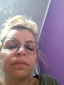 BritneyHudson online show from April 23, 12:01 am