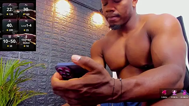 Snapshot of tommike chatting on October 6, 11:29 am tommike online show from October 6, 11:29 am