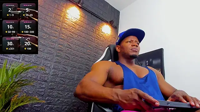 Snapshot of tommike chatting on October 7, 4:20 am tommike online show from October 7, 4:20 am