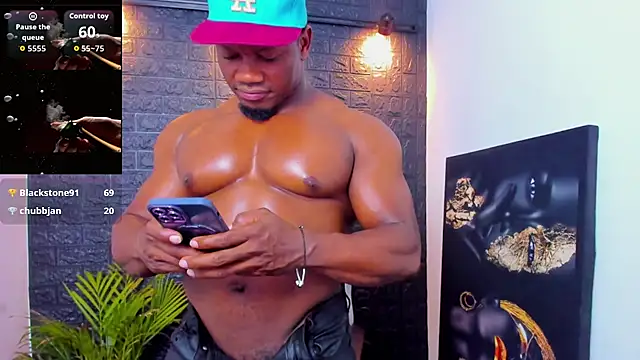 Snapshot of tommike chatting on October 11, 11:25 pm tommike online show from October 11, 11:25 pm